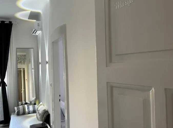 La Famiglia Apartment