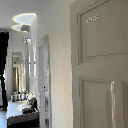 La Famiglia Apartamento
